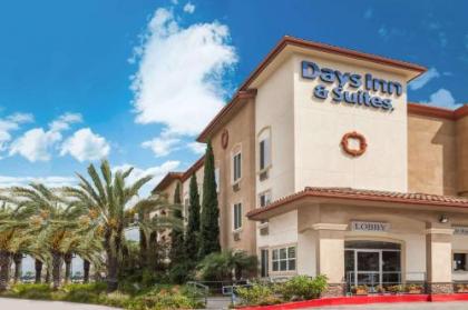 Days Inn  Suites by Wyndham Anaheim Resort